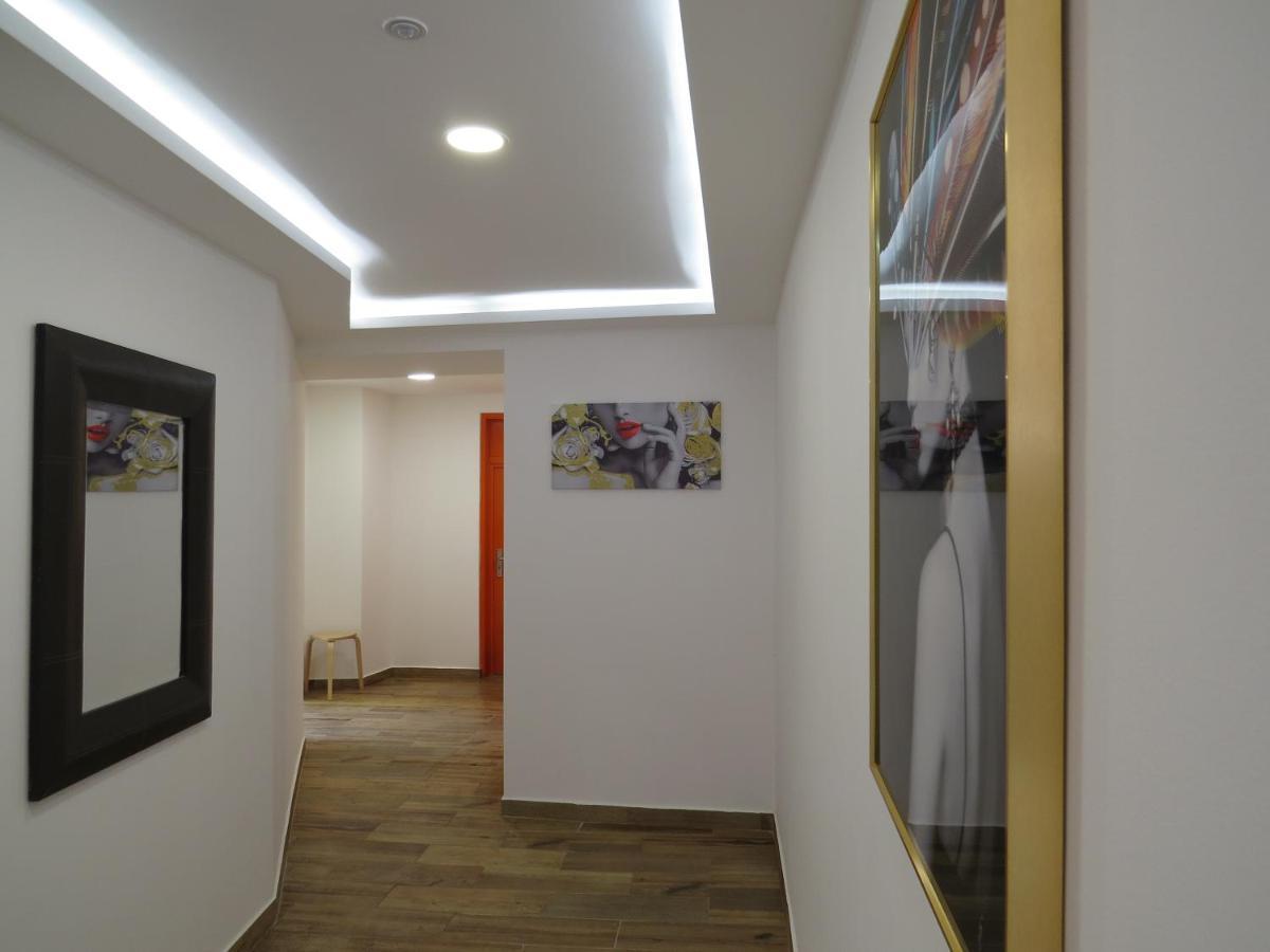 The Macarena Beach Hostel Lagos Exterior photo