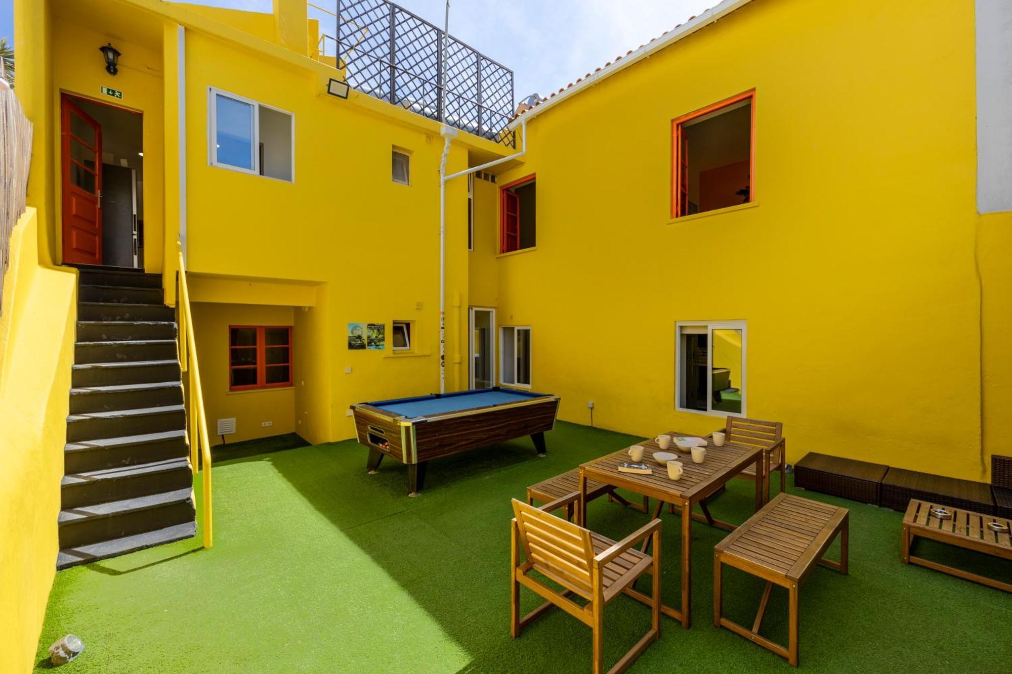 The Macarena Beach Hostel Lagos Exterior photo