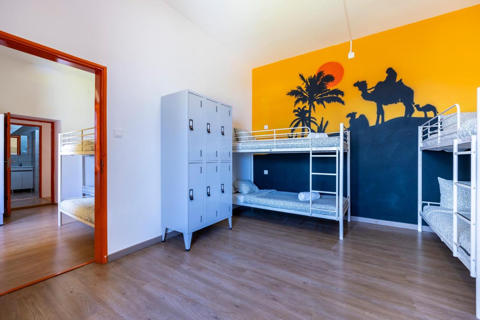 The Macarena Beach Hostel Lagos Exterior photo